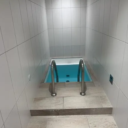 69 Mit Hallenbad Und Sauna By Monicare 아파트
