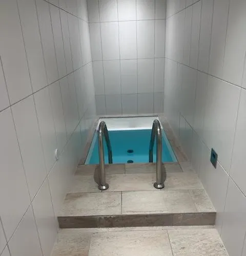 69 Mit Hallenbad Und Sauna By Monicare 아파트